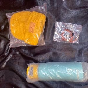 Dutch beanie, water bottle & bracelet